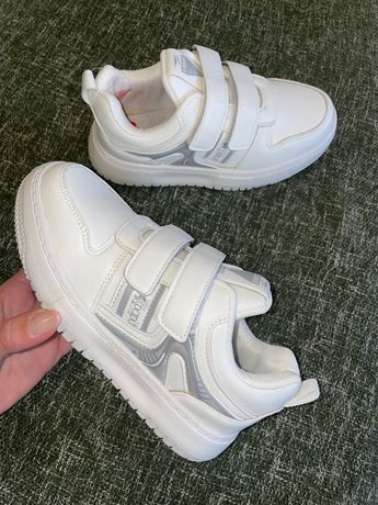 Кросівки білі на ліпучках