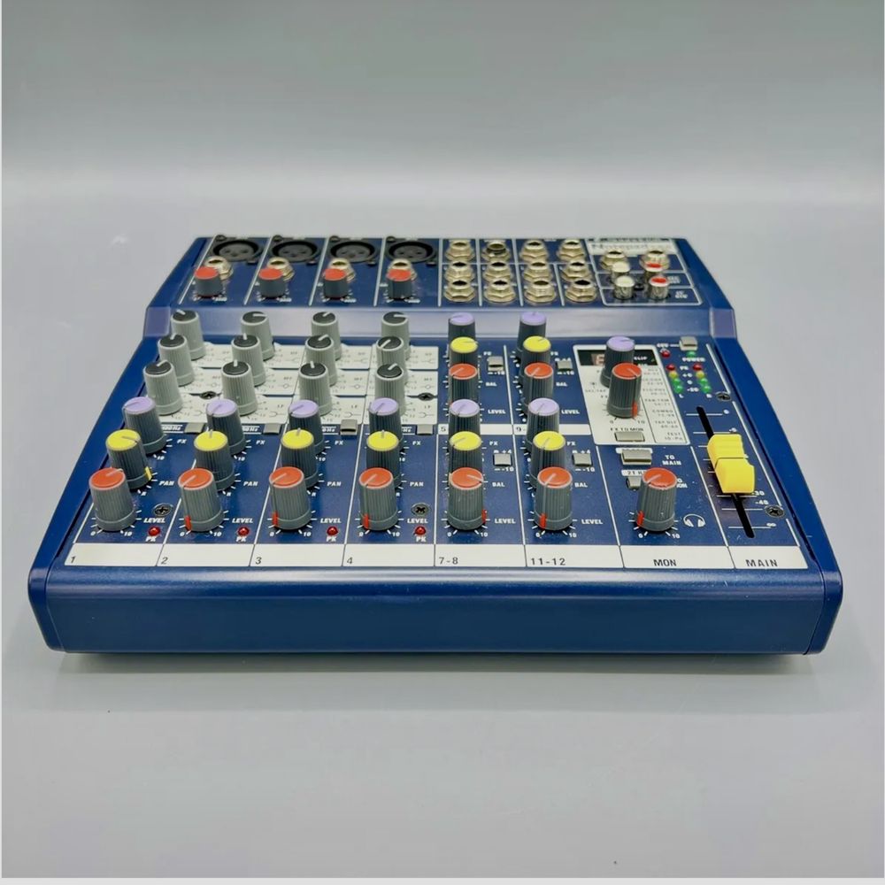 Mesa de Mistura Soundcraft 124FX, como nova! Oferta de saco transporte da Rockbag.