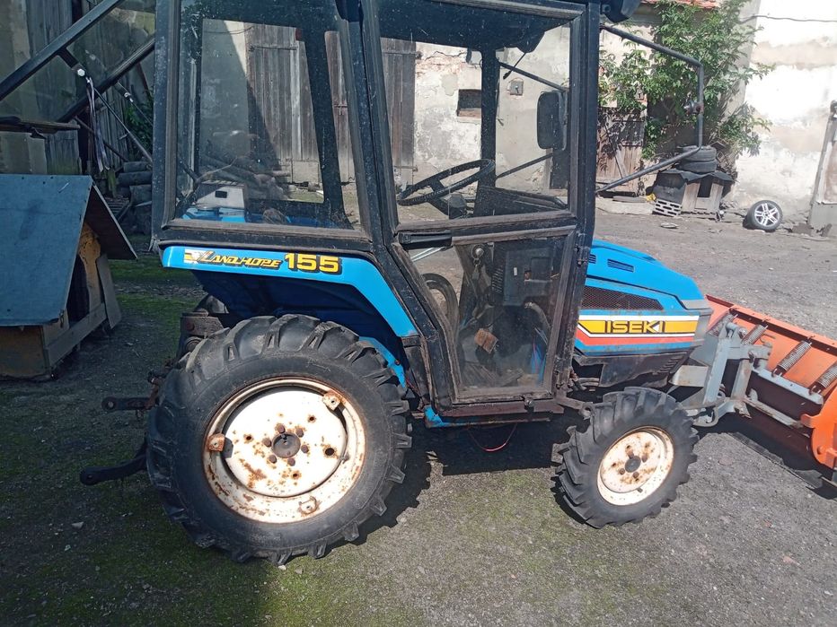Traktorek Iseki TU155F z pługiem i rozsiewaczem, traktorek ogrodowy