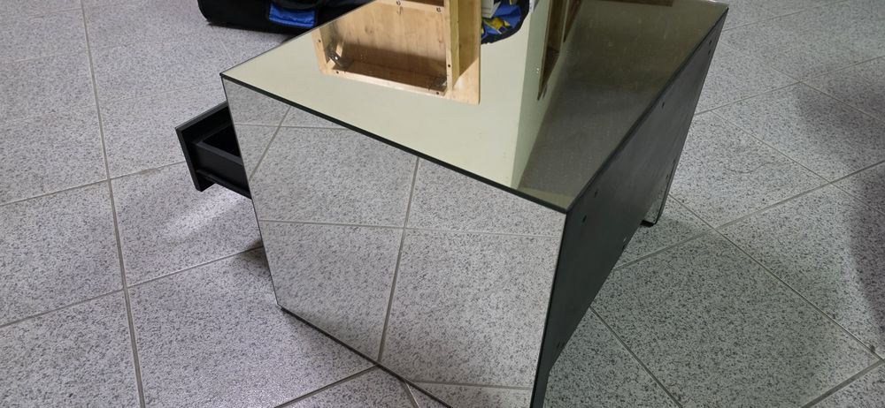 Mesinha de cabeceira