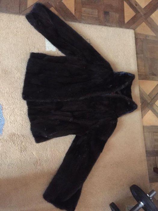 продам норкову чорну норкову шубу 42р