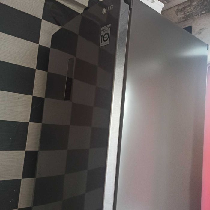 Холодильник LG в гарному стані