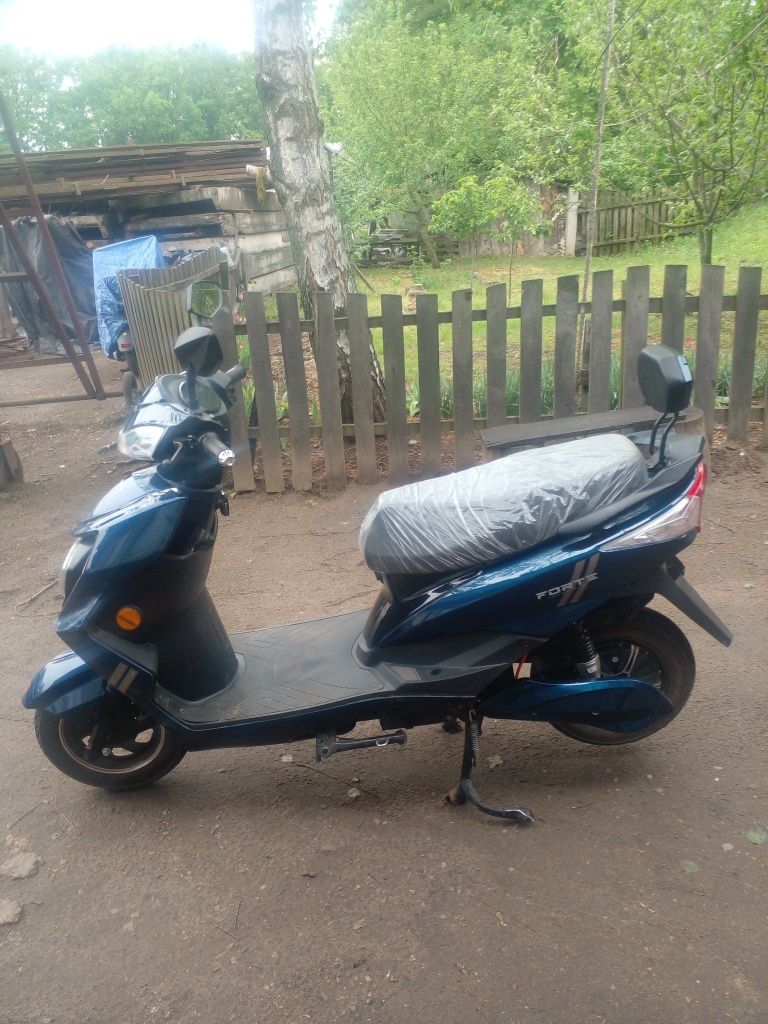 Продам електроскутер Forte