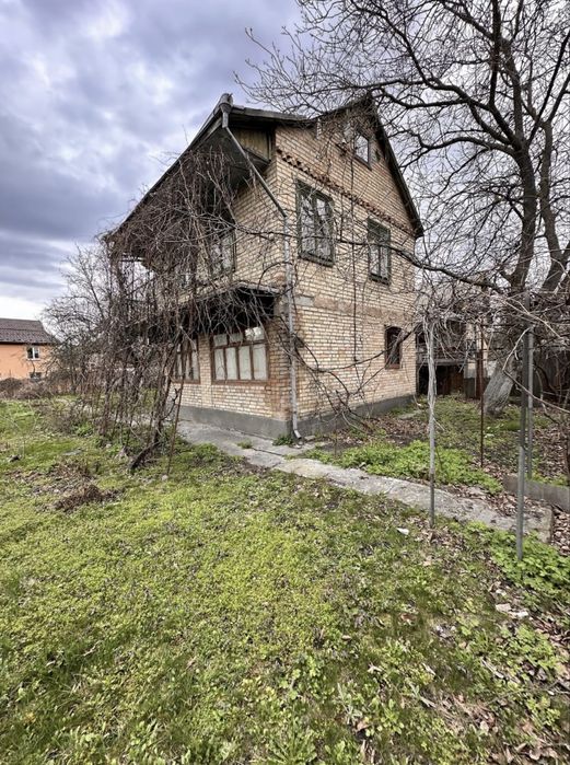 Продаж дачі в Осокорках біля озера