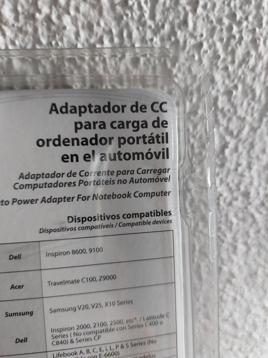 Adaptador de corrente para carregar portatil no automóvel