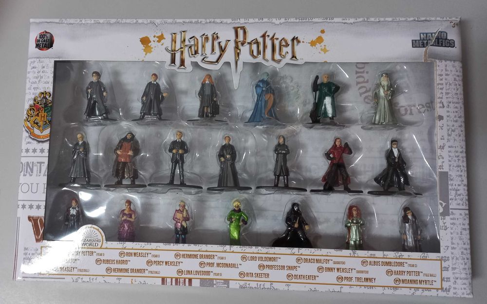 Figuras Harry Potter em metal