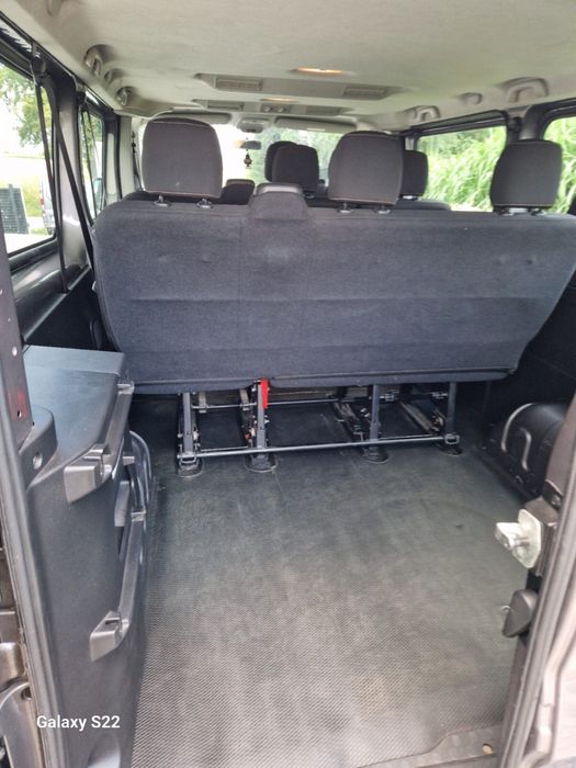 Wypożyczalnia samochodów osobowych, wynajem busa 9 osobowego