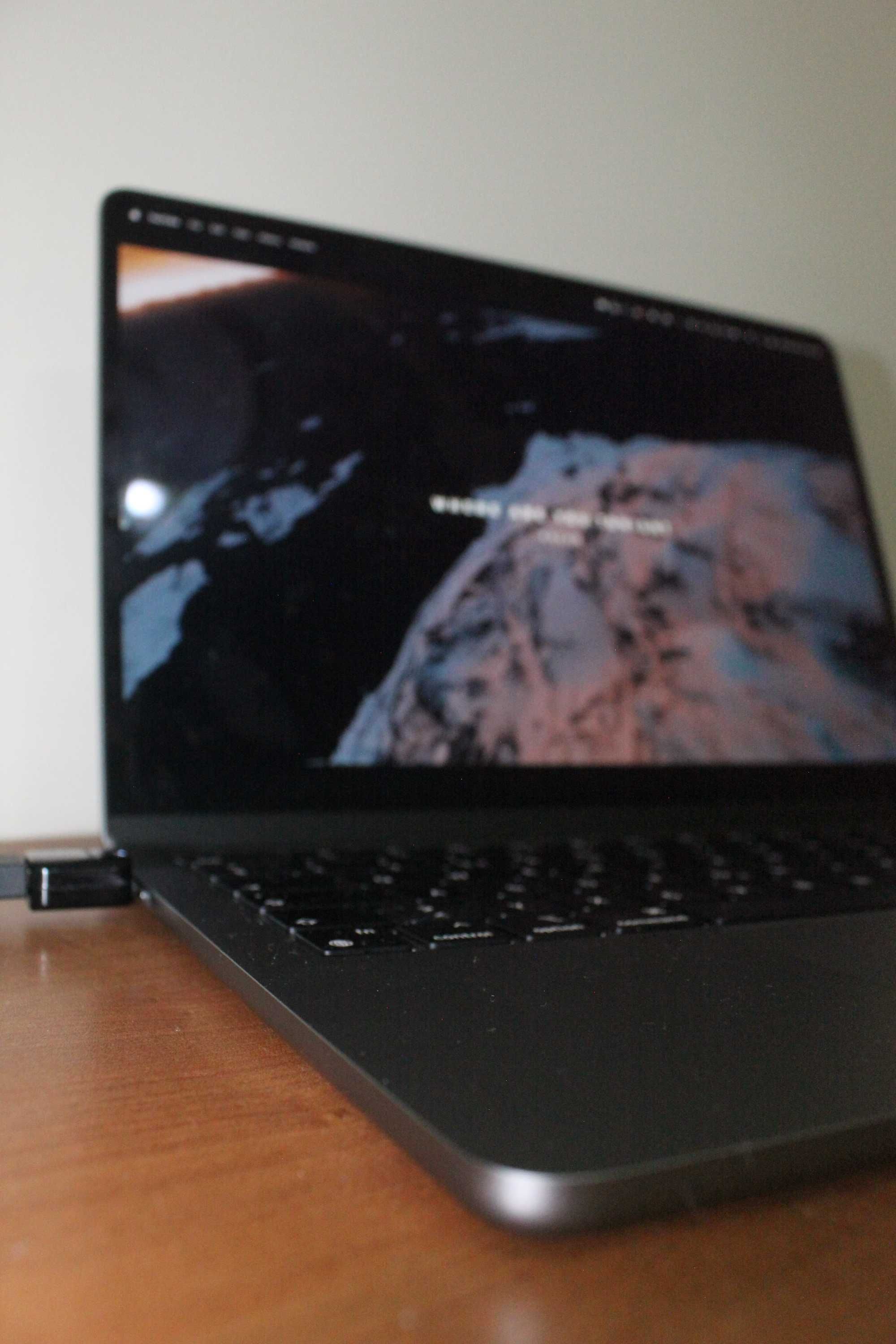 MacBook Air 13’’ 2022 M2 - Como Novo!