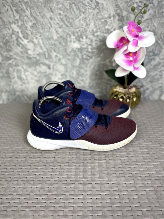 Nike Kyrie Flytrap кроссовки 42 размер баскетбольные оригинал