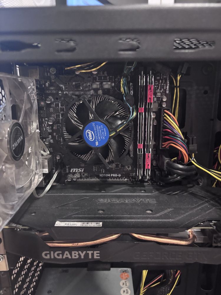 KOMPUTER DO GIER -GTX 1660ti + i5 8400 + 16GB RAM + SSD 1TB WINDOWS 11