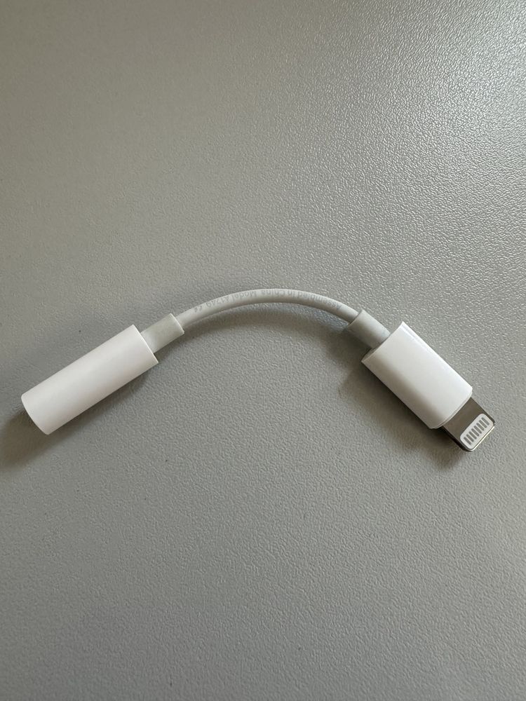 Adaptador Apple (original) lightning x jack 3,5mm