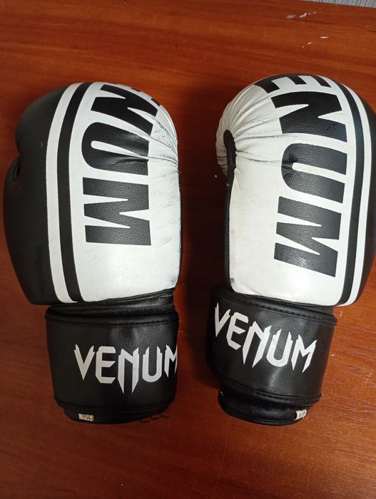 Боксёрские перчатки р.10 унций