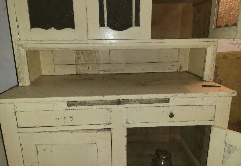 Kredens i szafka do renowacji