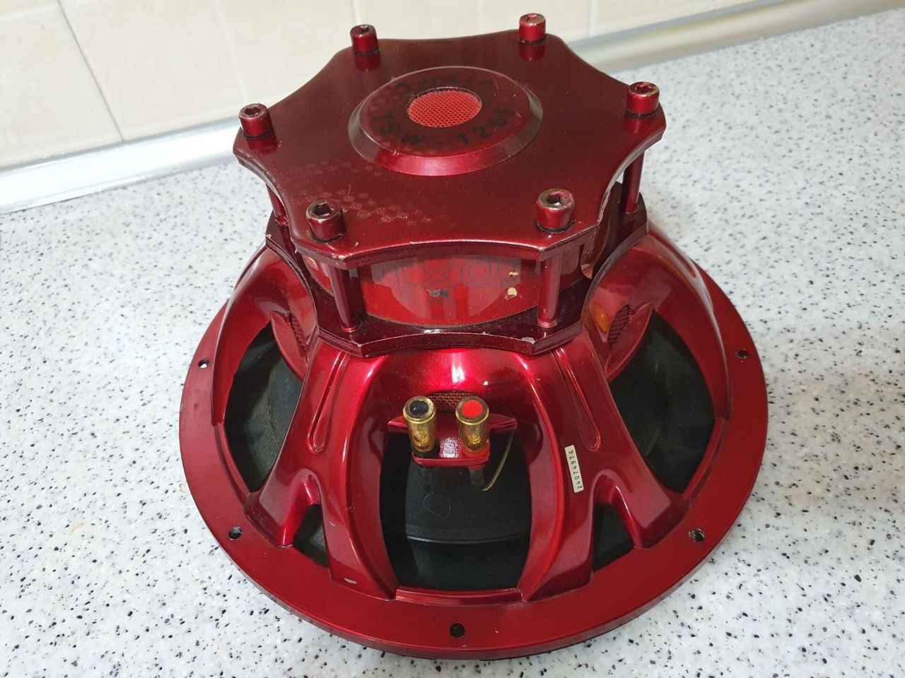 Subwoofer toxic potente