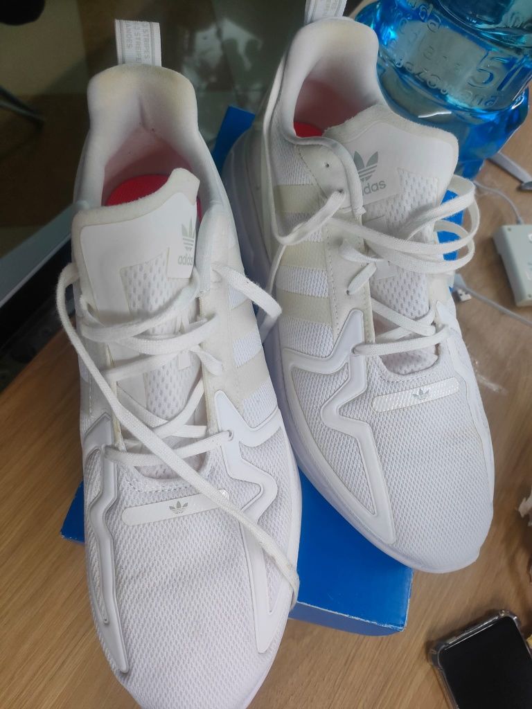 Białe Adidasy flux