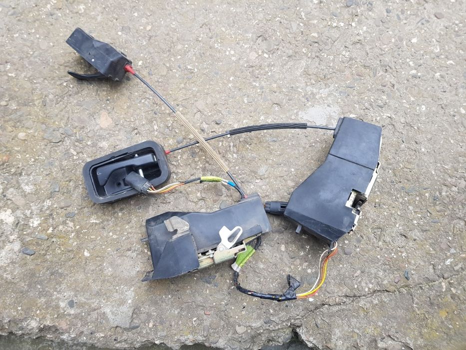 Центральний замок Форд Ескорт