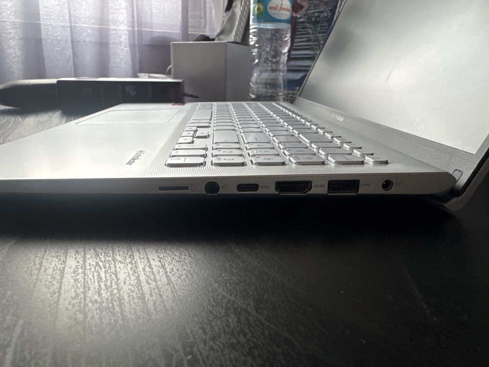 Asus Vivobook F512DA