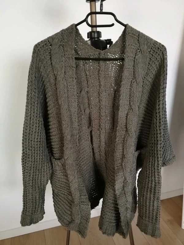 Zielony khaki sweter z grubym splotem rozmiar M