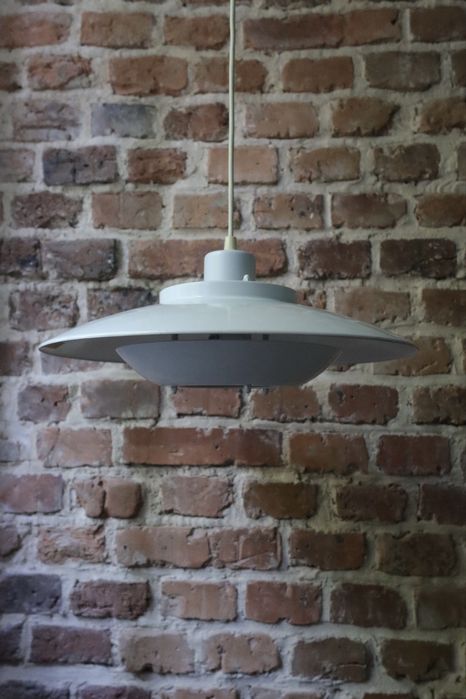 Biała Duńska lampa wisząca Aaen vintage space age