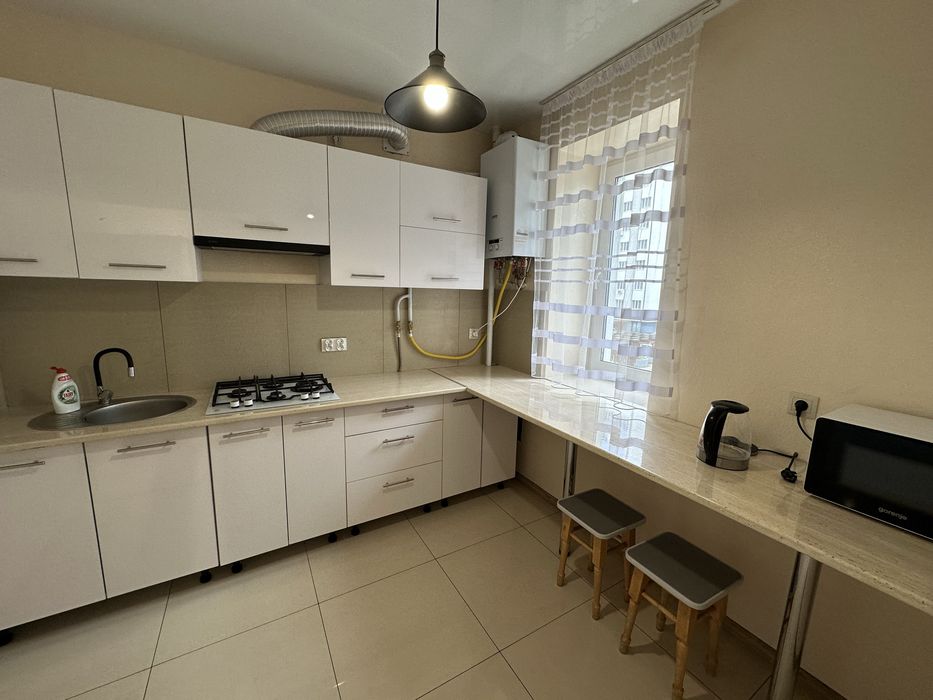 1 кімнатна вулиця Височана 18 в центрі 2 поверх