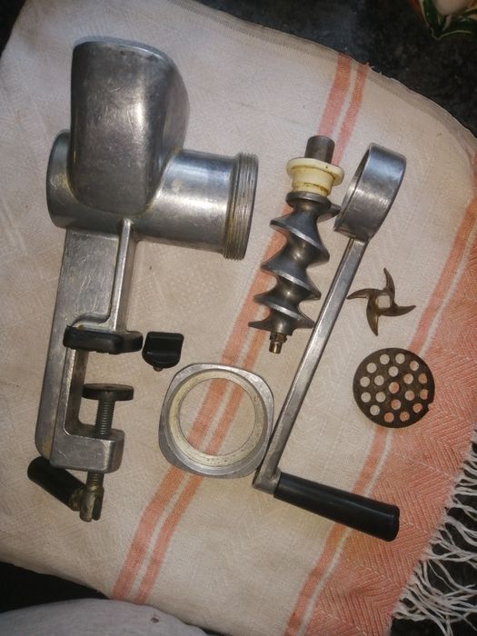 Продам мясорубку ручну
