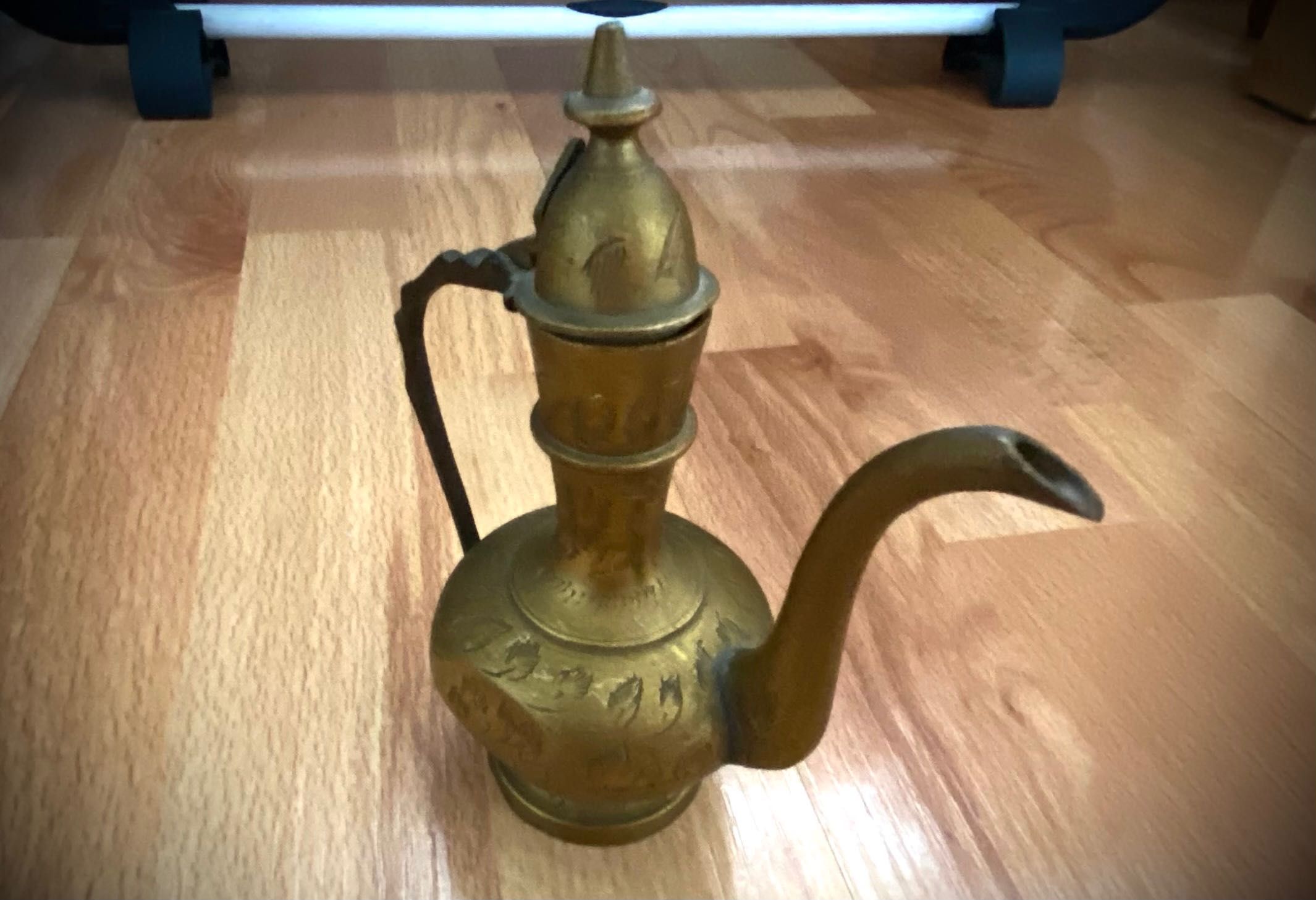Dzbaneczek imbryk lampa Alladyna z mosiądzu Indie