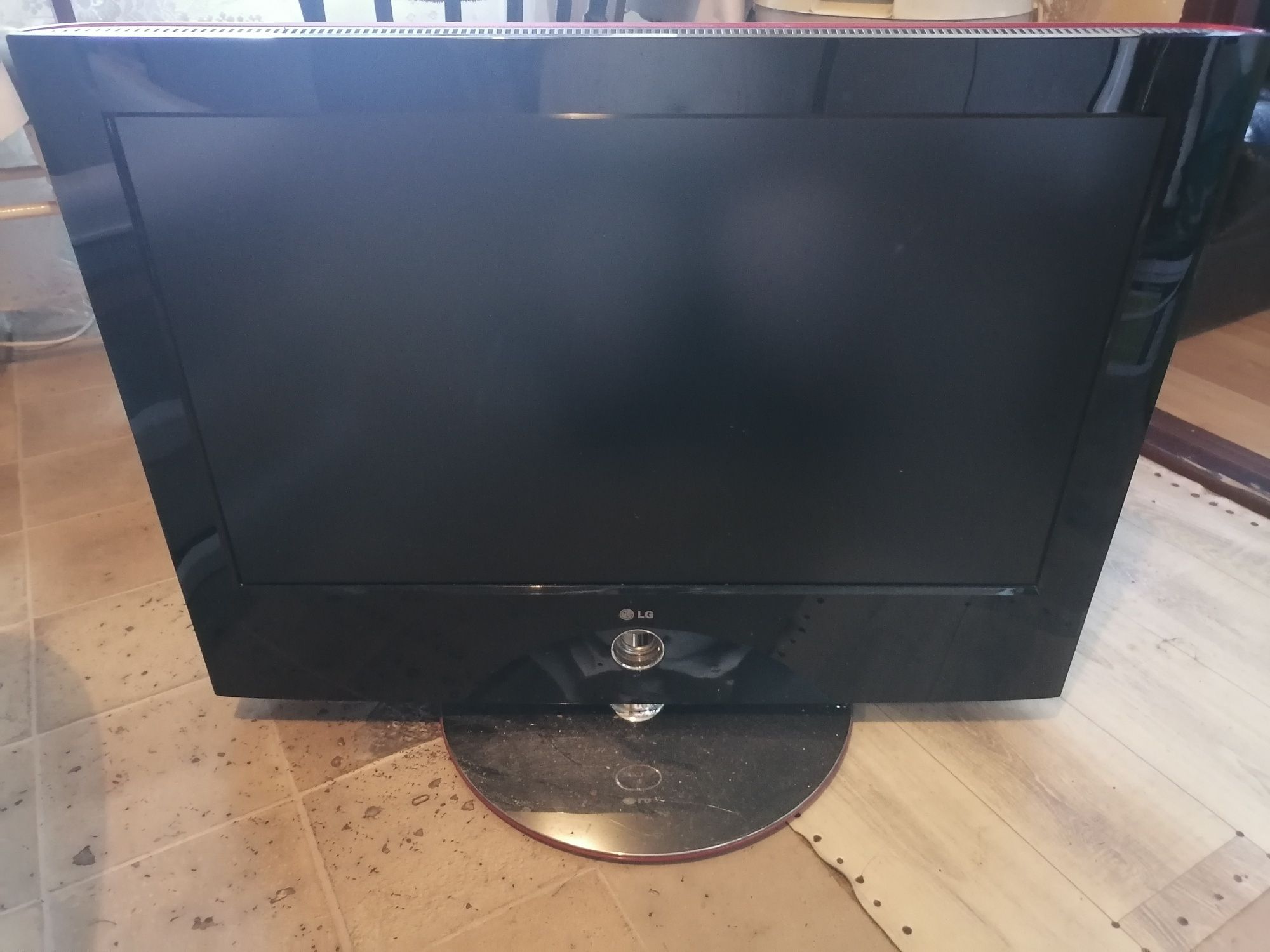 Sprzedam dobry sprawny telewizor lg full HD okazja
