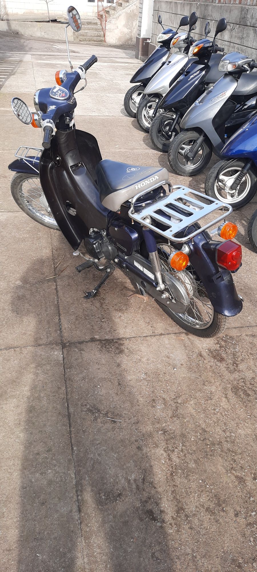 Honda super cub контейнер