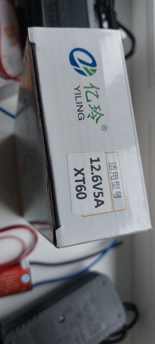 Б/у Зарядка зарядне 12Вольт BMS Daly 12v на гибридный инвертор