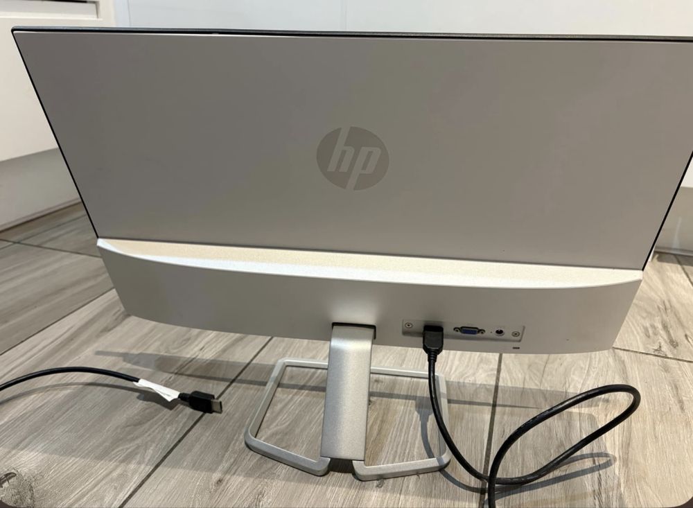 Monitor HP 24fw.