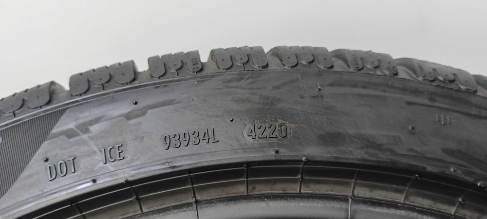 2X 245/40R19 98H Pirelli PZero Winter Run Flat 60AK