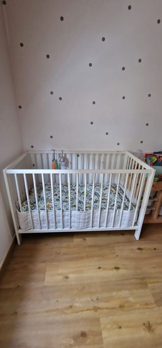 Berço e colchão Ikea