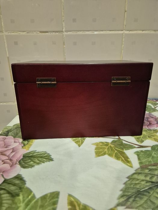 Дерев'яна скринька для прикрас