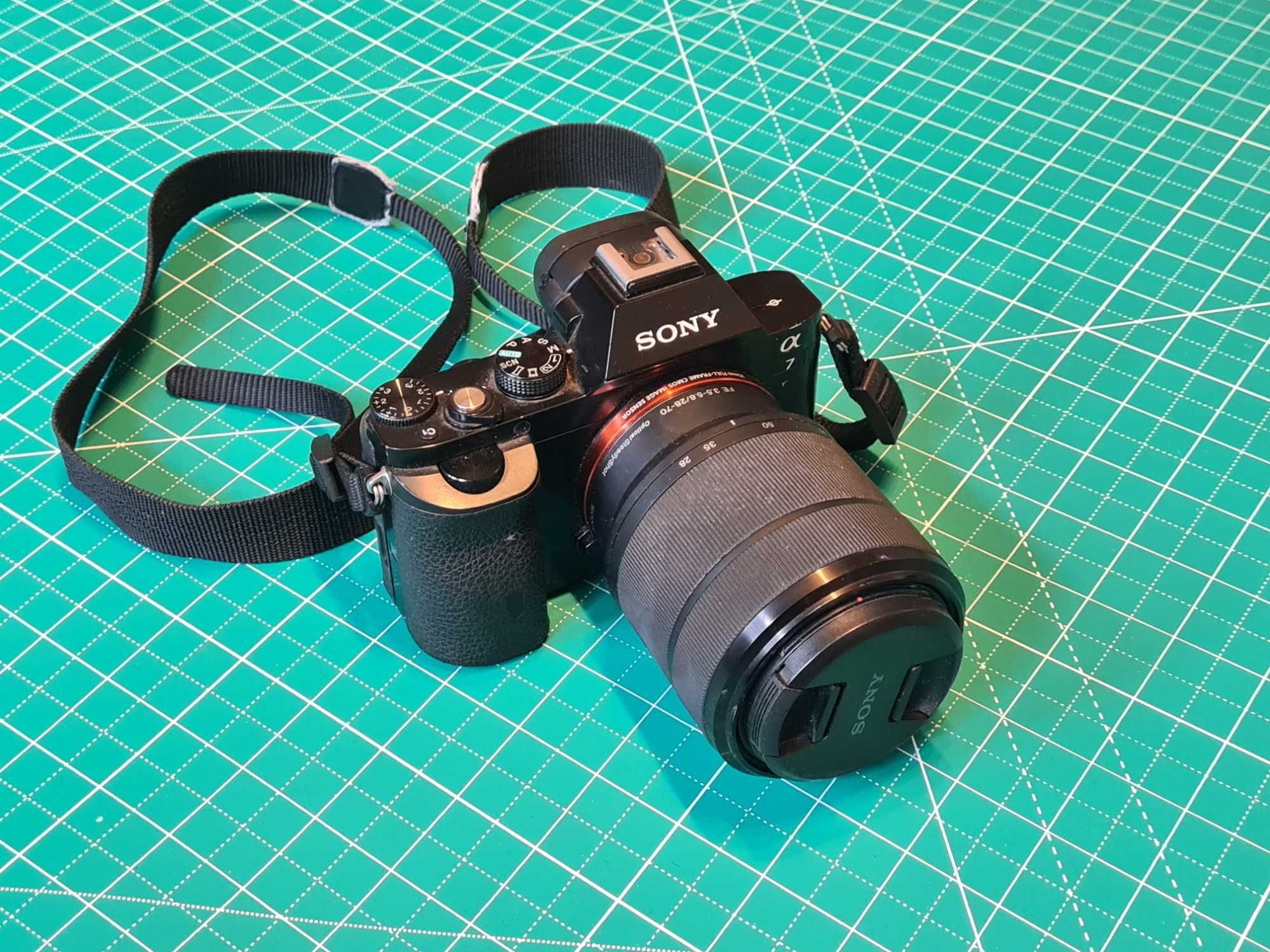 Sony A7 I, pełna klatka, zestaw akcesoriów