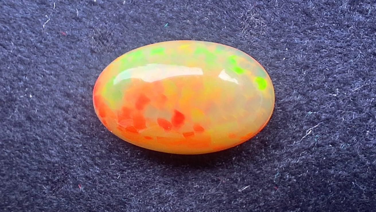 Opal naturalny, Kenia, 2,55 ct