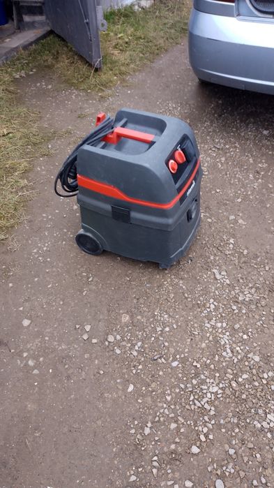 Пилосос будівельний.