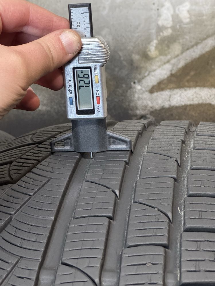 R20 235/45 пара зимових шин Pirelli SottoZero чудовий стан Німеччина