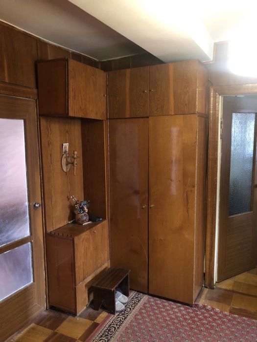 Шафи для передпокою з антесолями