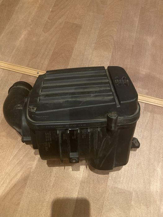 Корпус воздушного фильтра Фольксваген Кадди 2.0 sdi 1FO 129 607