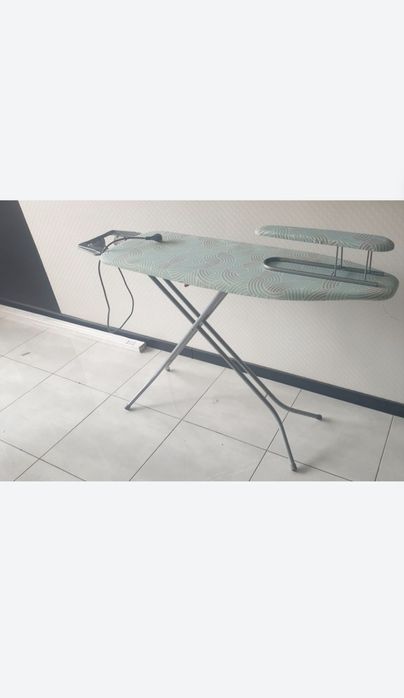 Прасувальна дошка з підрукавником