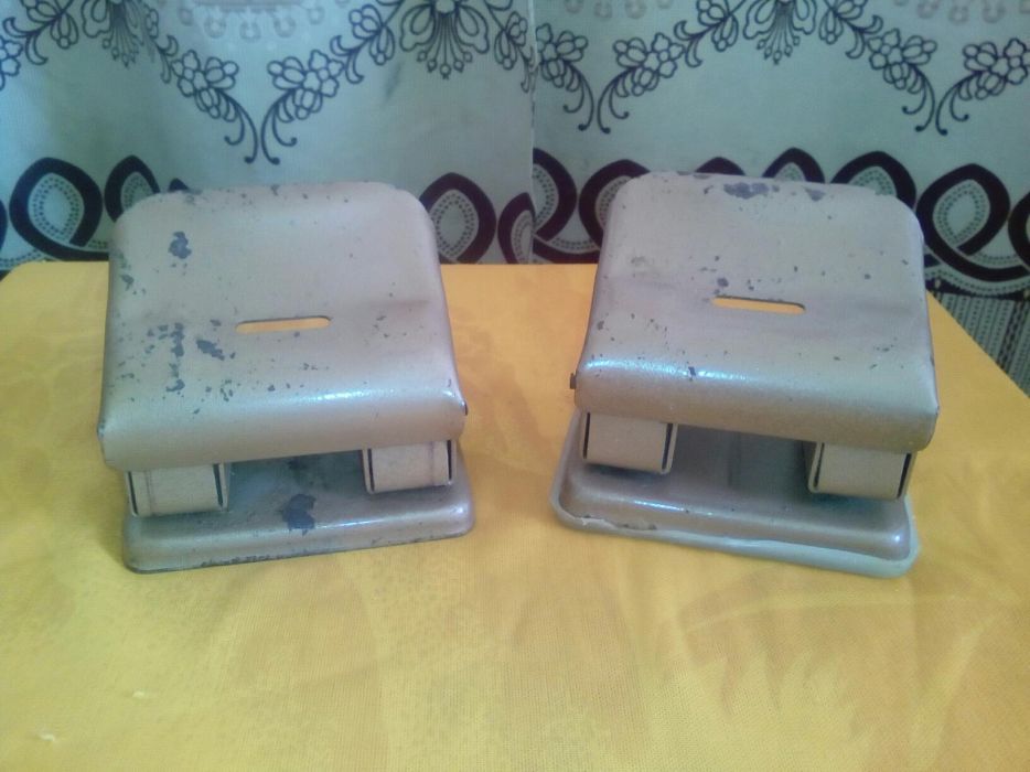 Продам дырокол советский