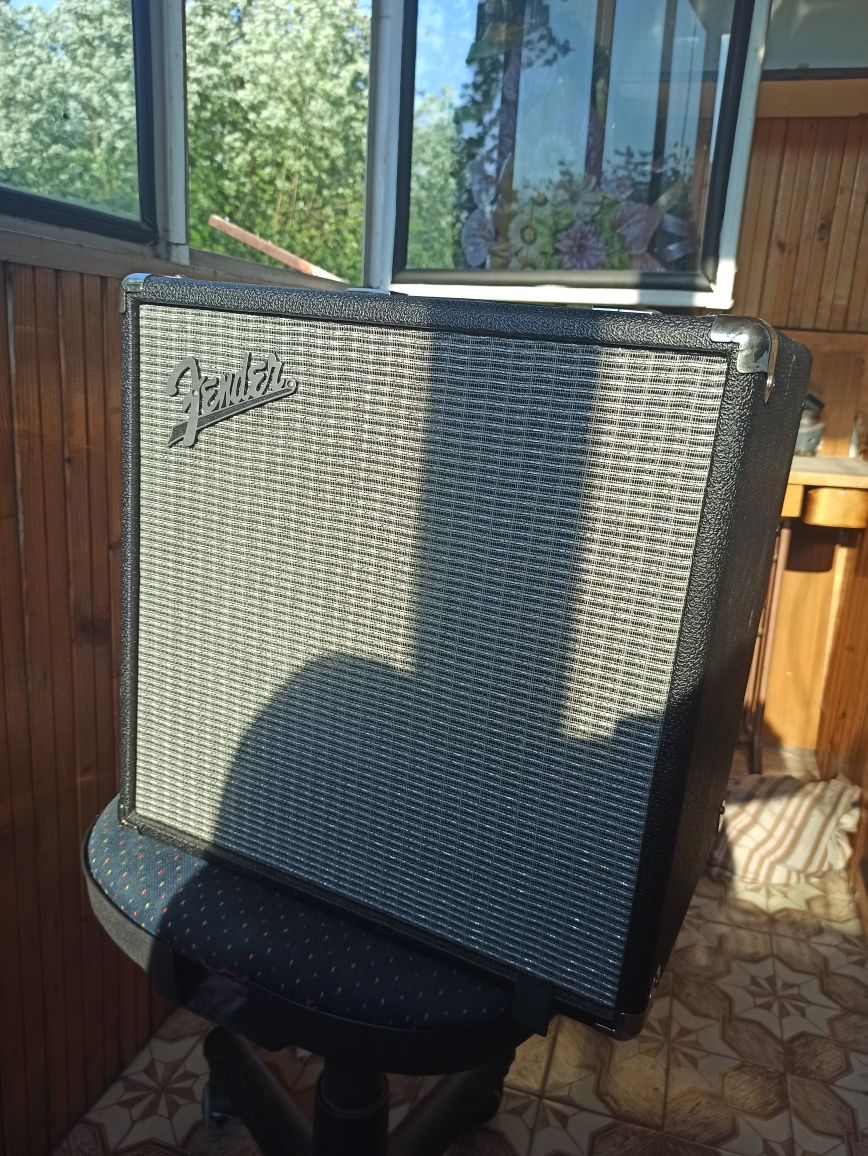Комбопідсилювач для бас-гітари Fender Rumble 40 (10")