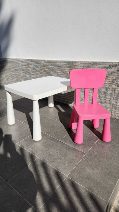 Mesa p/criança MAMMUT branca com 1 cadeira rosa