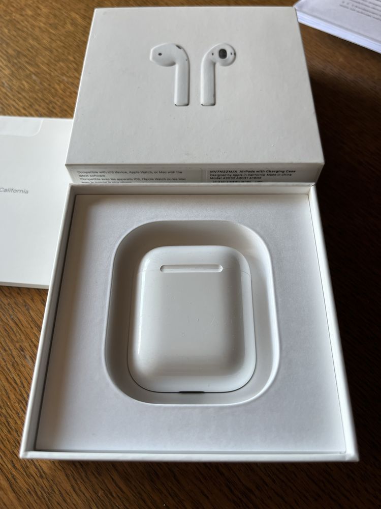Słuchawki AirPods 2. generacji z etui ładującym