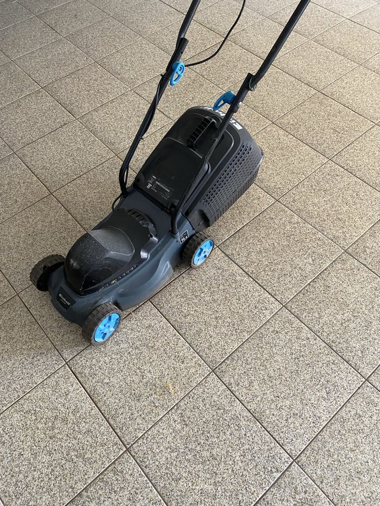 Maquina cortar relva