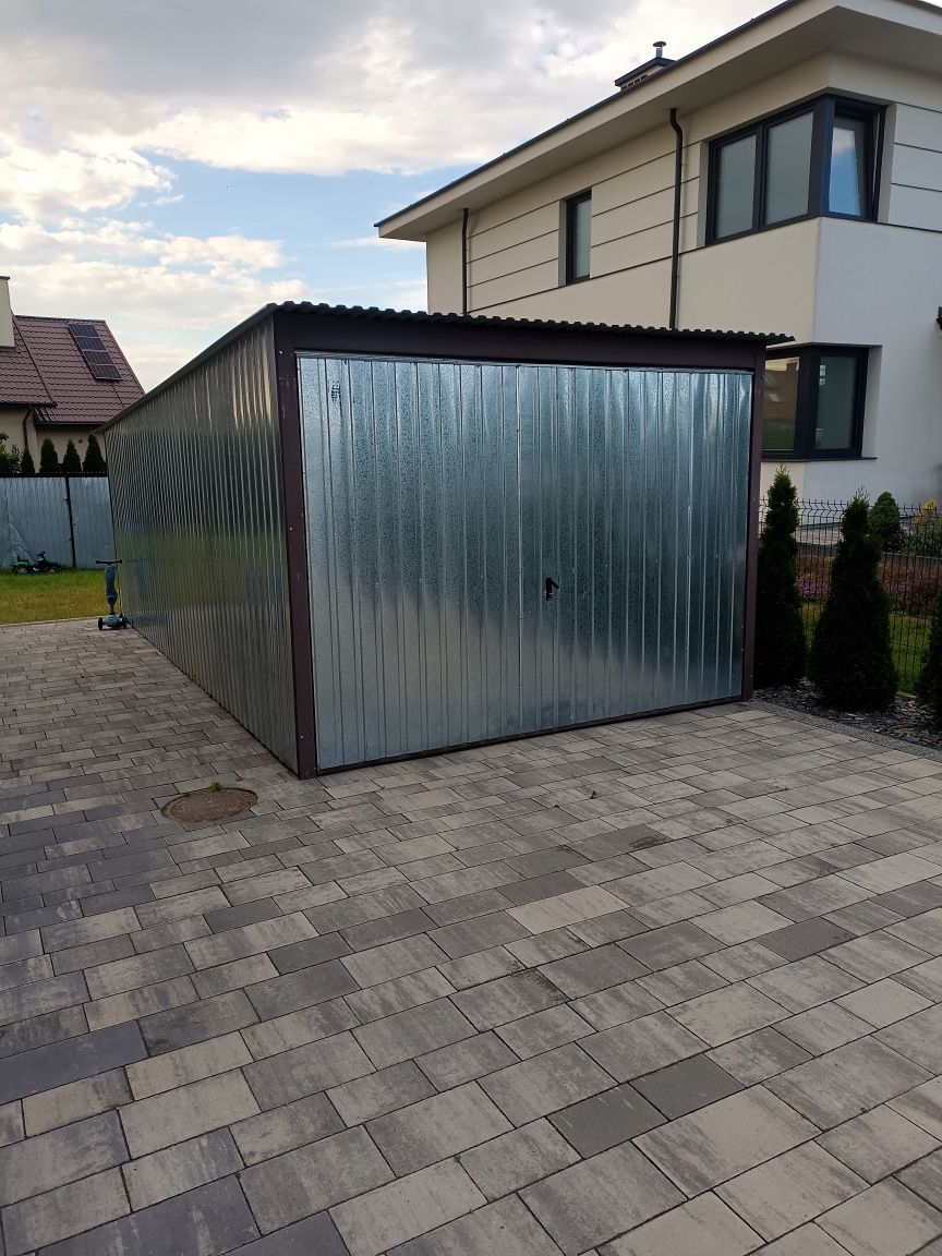 Garaż blaszany 3x6 z bramą uchylna