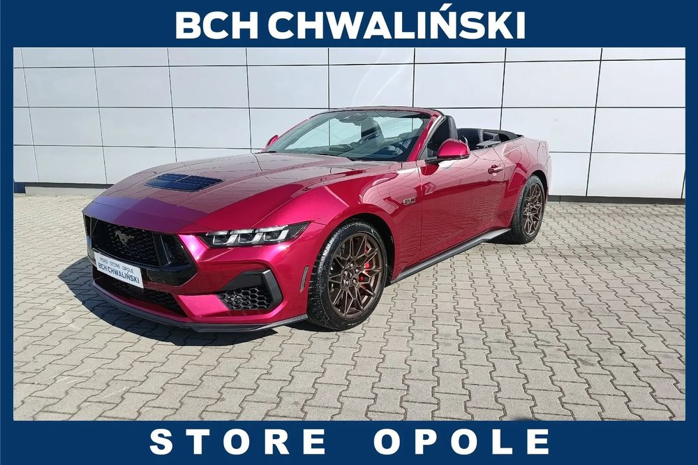 Ford Mustang adaptacyjne zawieszenie; wentylowane fotele; aktywny tempomat V8
