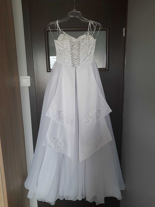 Suknia ślubna + sztywna halka + rękawiczki + długi welon