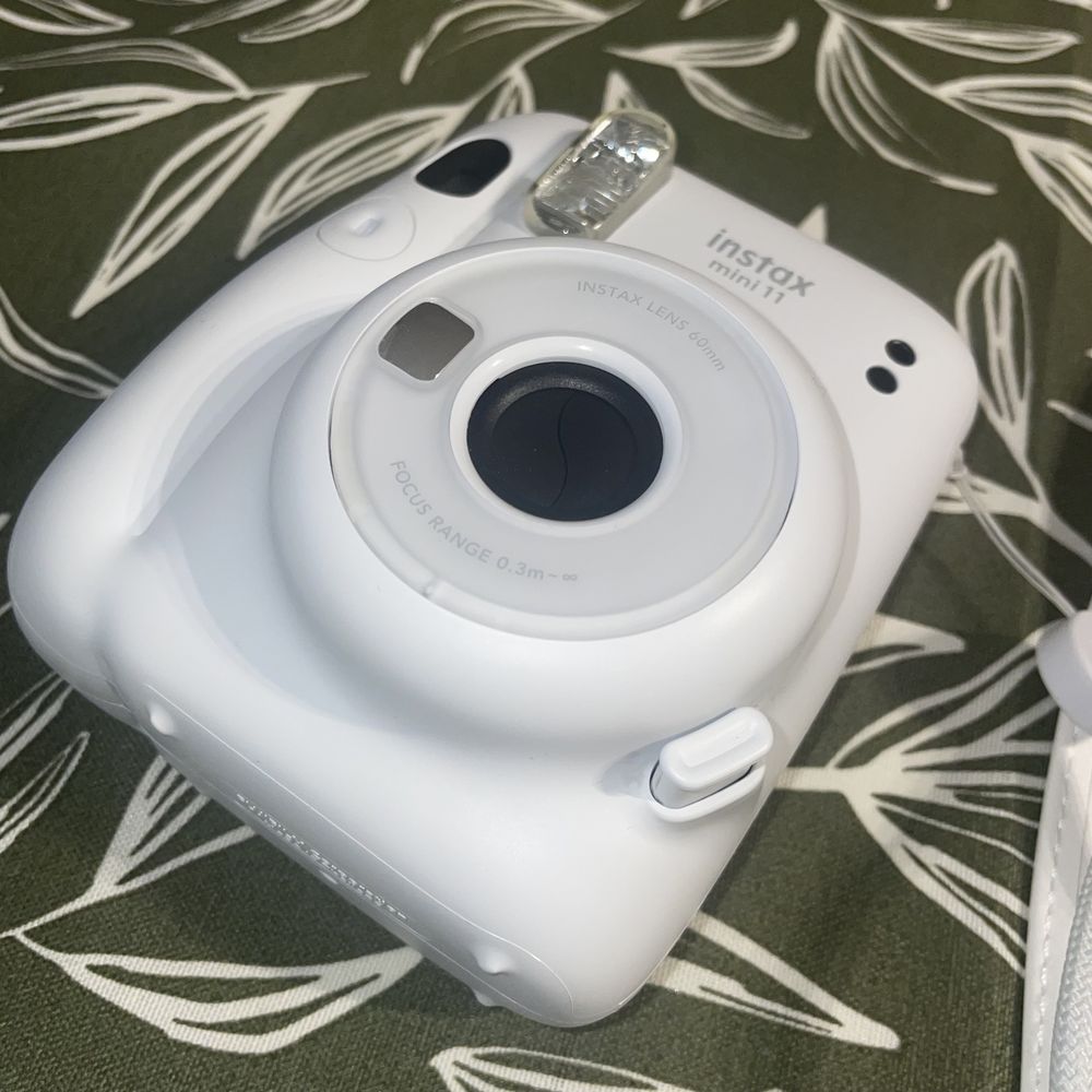 Aparat instax mini 11 z etui na zdjęcia plus futerał