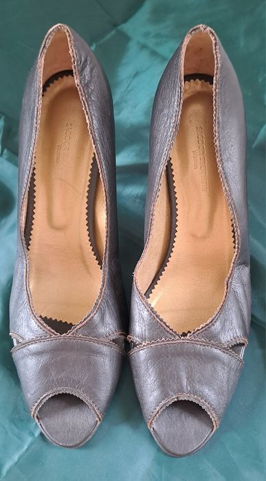 Sapatos castanhos Sacoor tam 40
Usados 1x